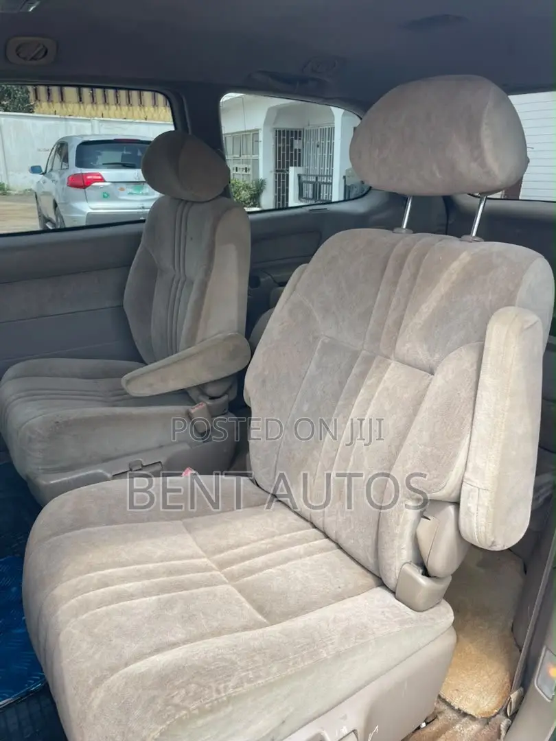 Toyota Sienna LE & 1 hatch 2000 White