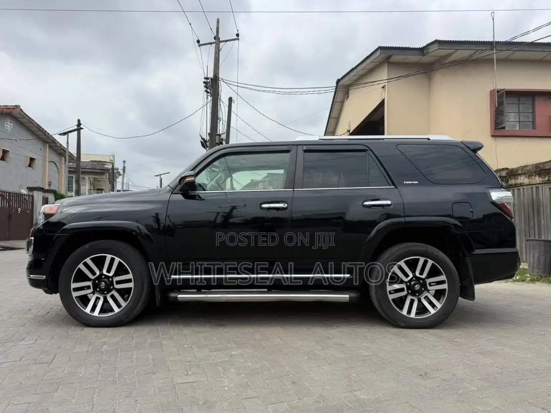 Toyota 4-Runner Limited Nightshade 4x4 2019 Black