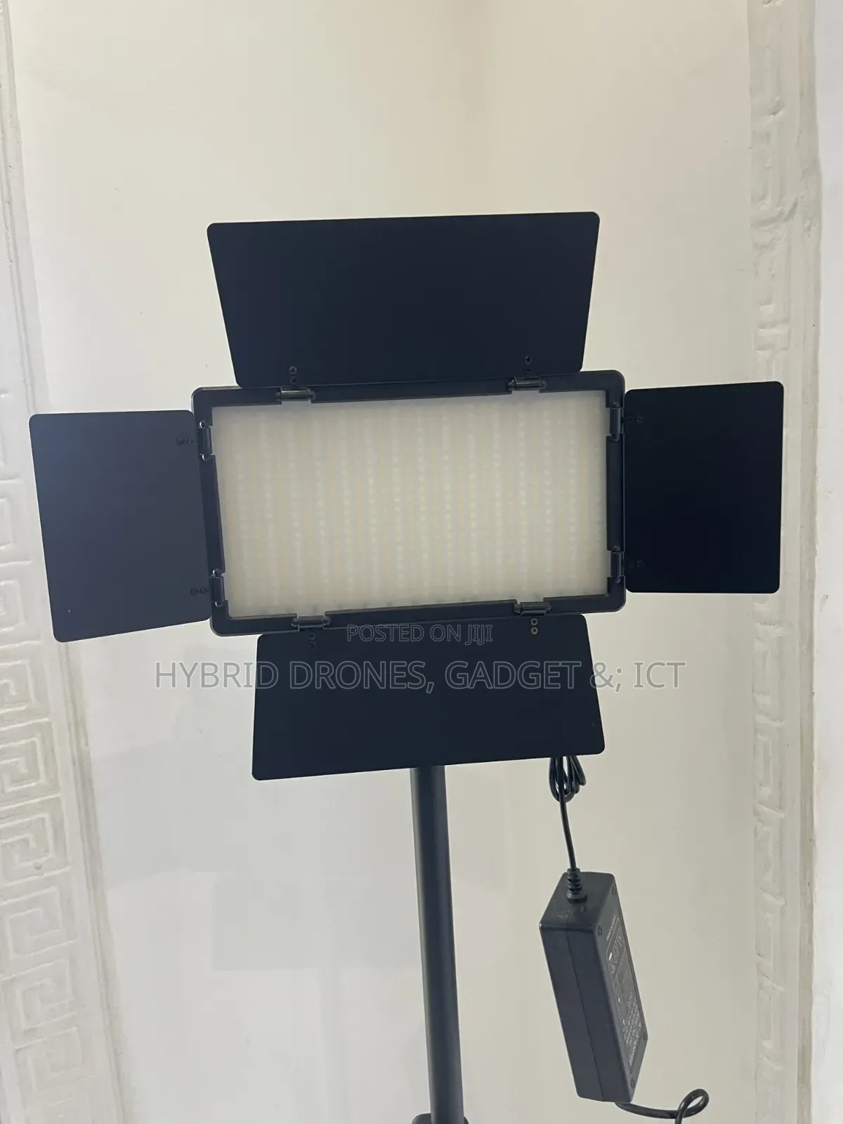 Professional Studio Led 600 Light + Stand for Content Video Shot