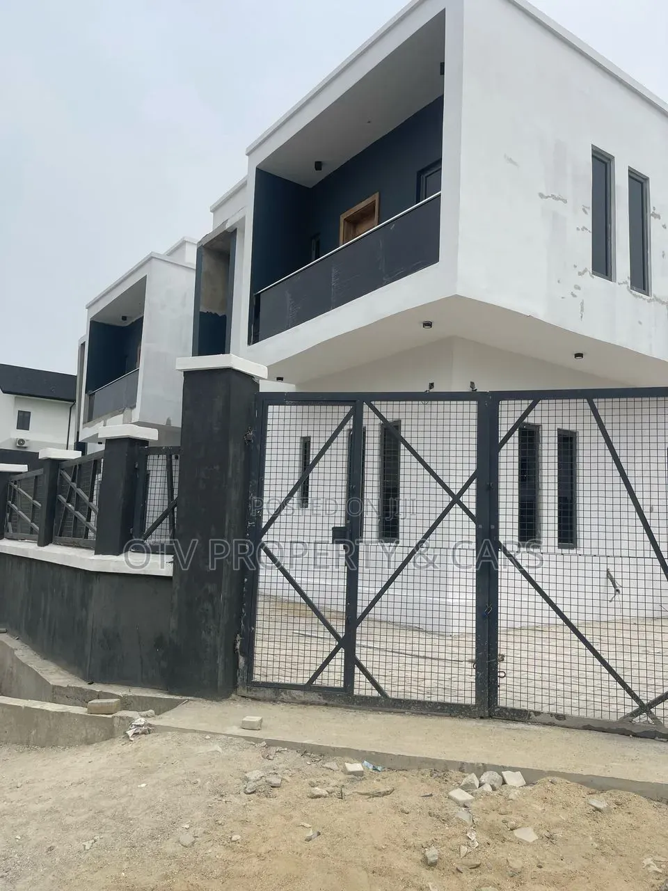 5bdrm Duplex in Off Lekki-Epe Expressway for sale
