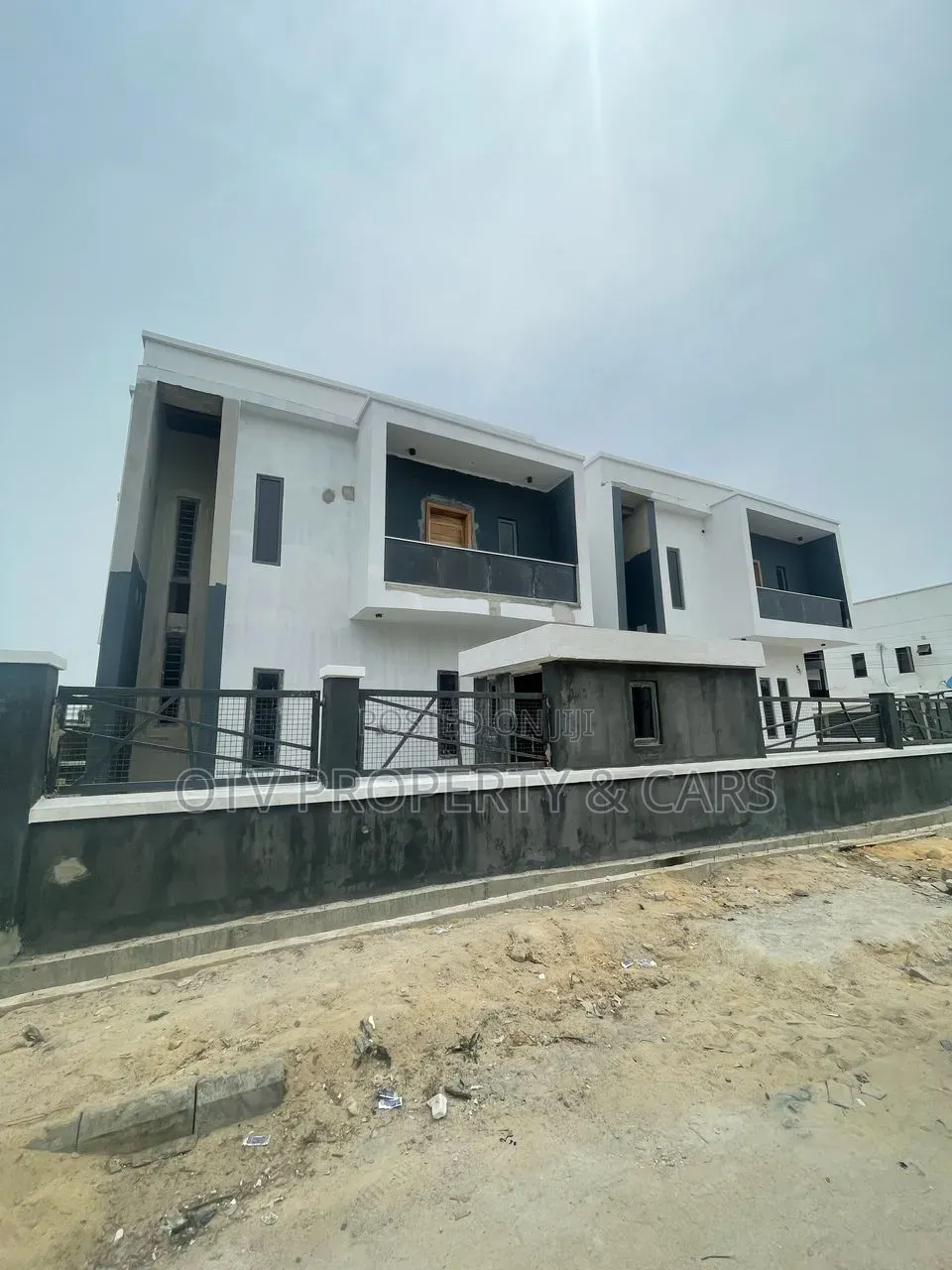5bdrm Duplex in Off Lekki-Epe Expressway for sale