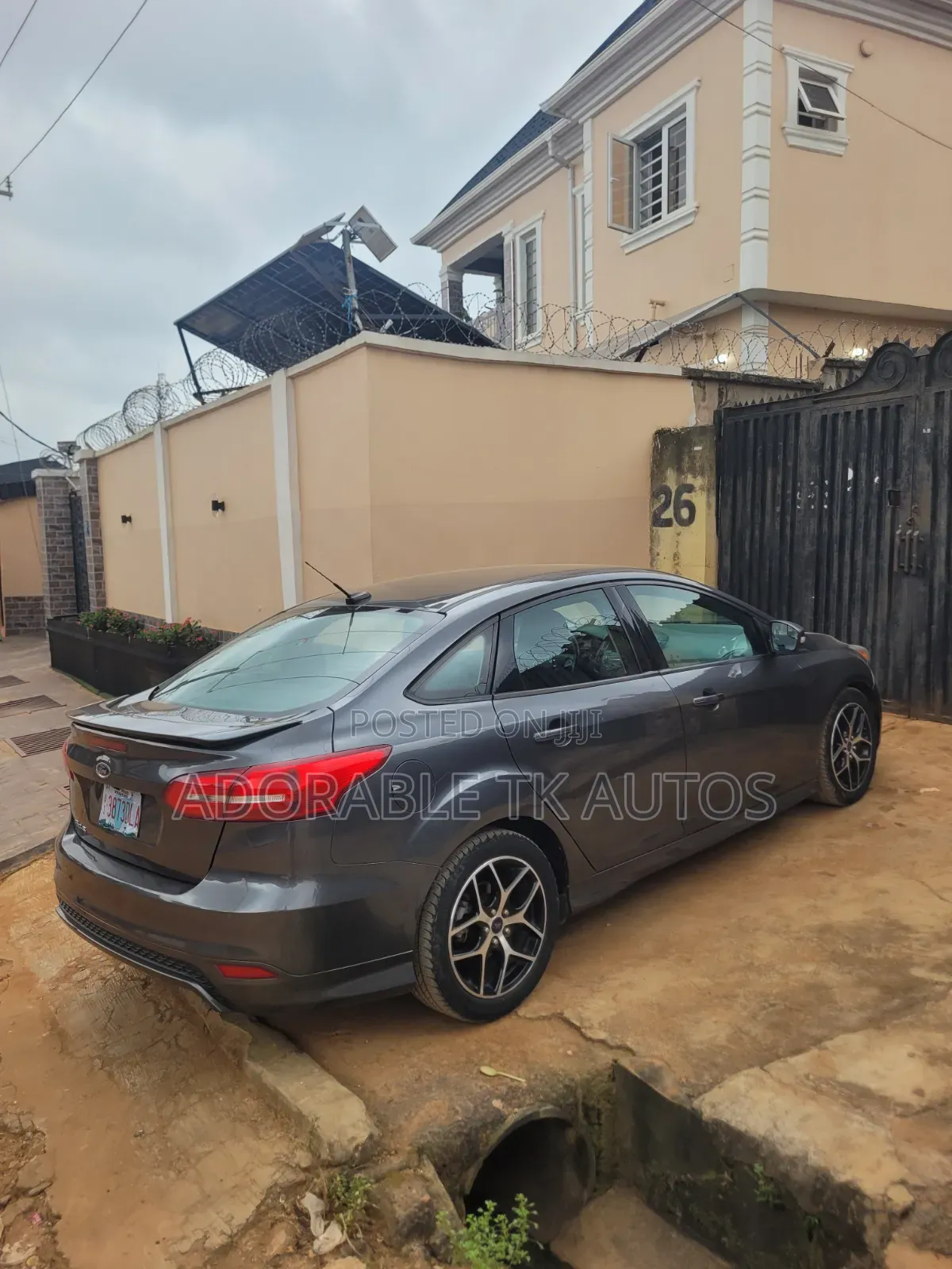 Ford Focus S Sedan FWD (2.0L 4cyl 5M) 2016 Gray