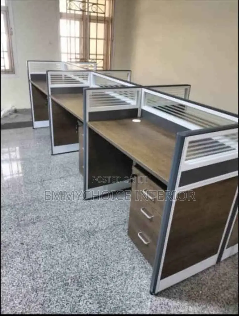 Odern 4-Seater Office Workstation Desk With Drawers