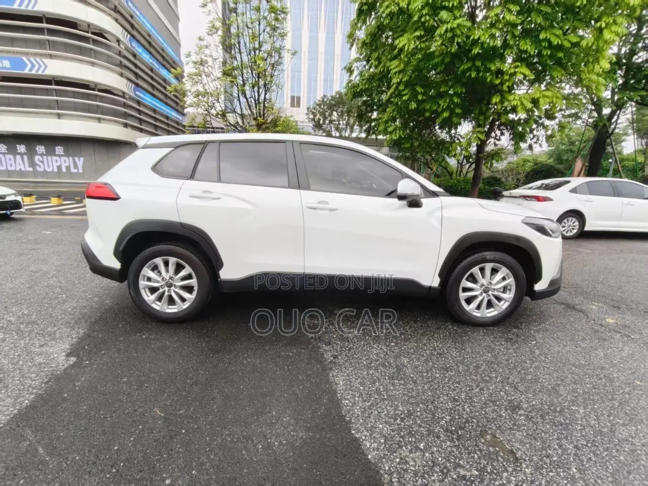 Toyota Corolla Cross XLE 2WD 2024 White