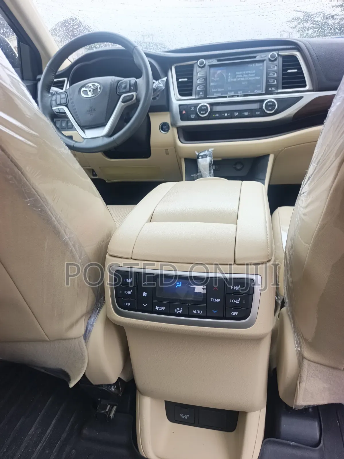Toyota Highlander Limited V6 4x4 (3.5L 6cyl 6A) 2016 Gold