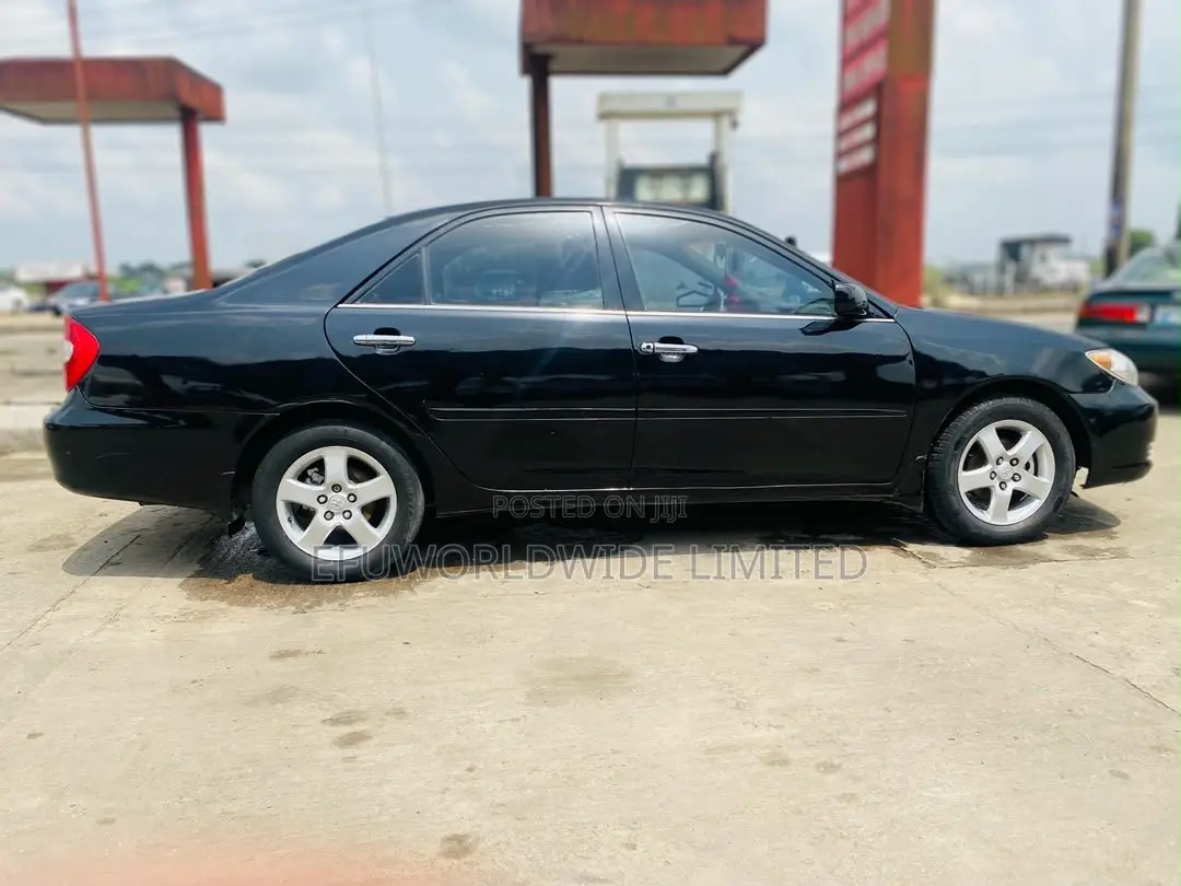 Toyota Camry LE 4dr Sedan (2.4L 4cyl 5M) 2004 Black