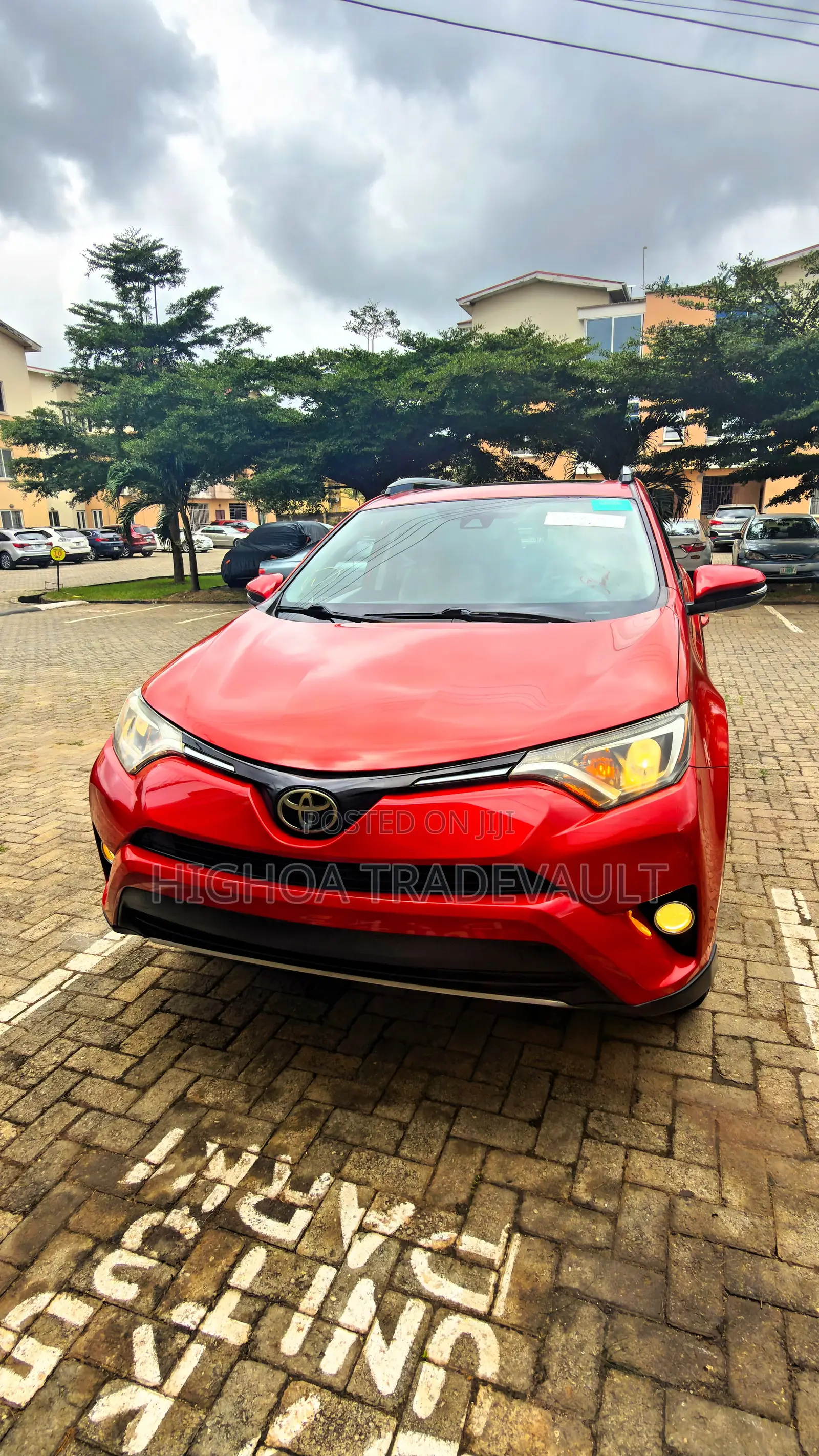 Toyota RAV4 XLE FWD (2.5L 4cyl 6A) 2017 Red