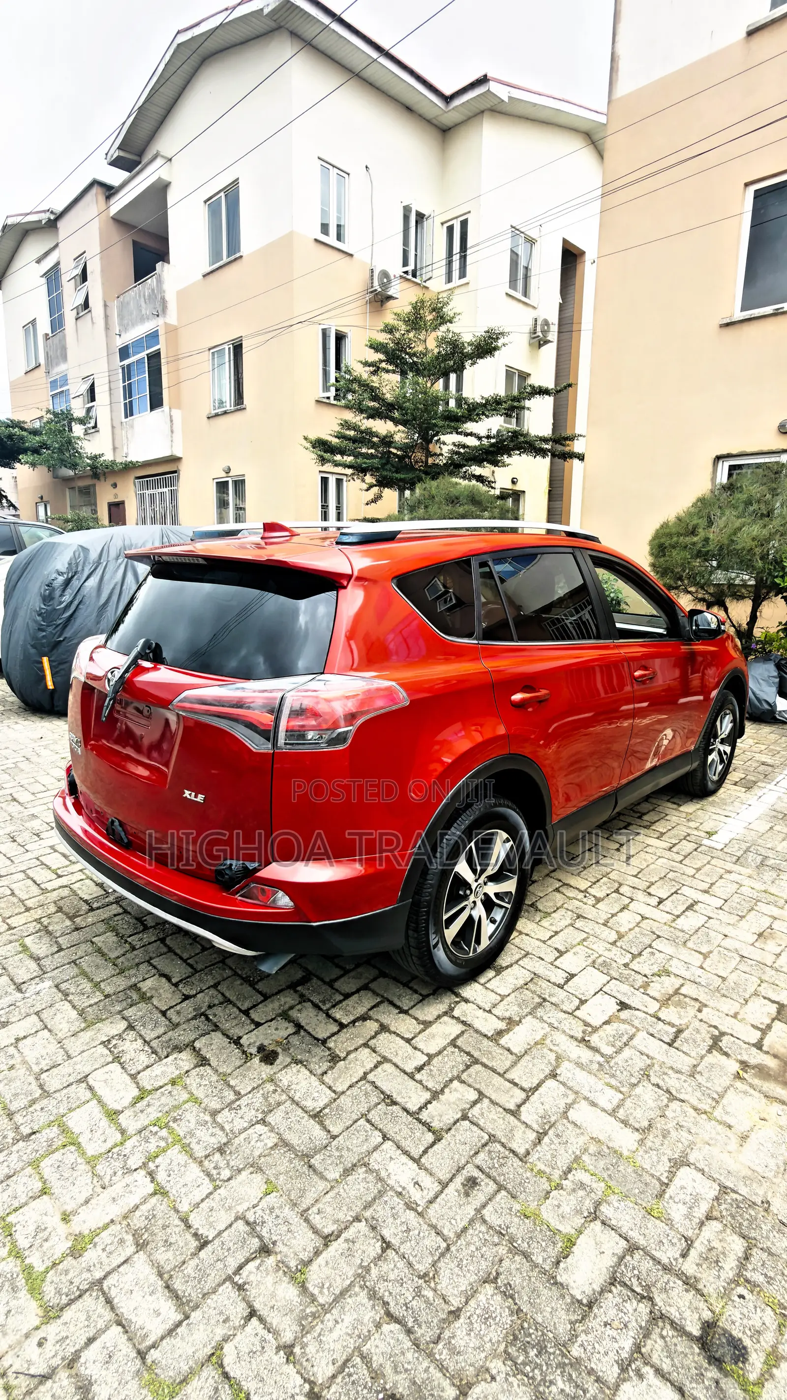 Toyota RAV4 XLE FWD (2.5L 4cyl 6A) 2017 Red
