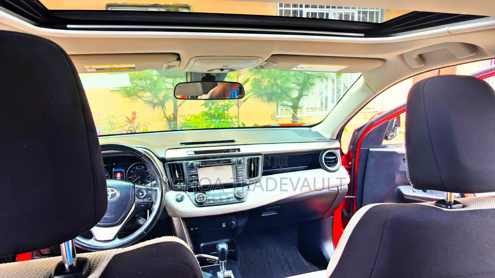 Toyota RAV4 XLE FWD (2.5L 4cyl 6A) 2017 Red