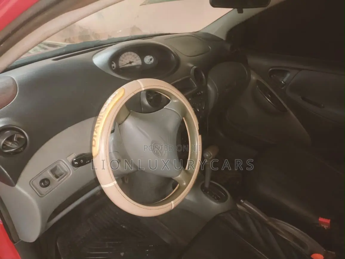 Toyota Yaris 2005 Red