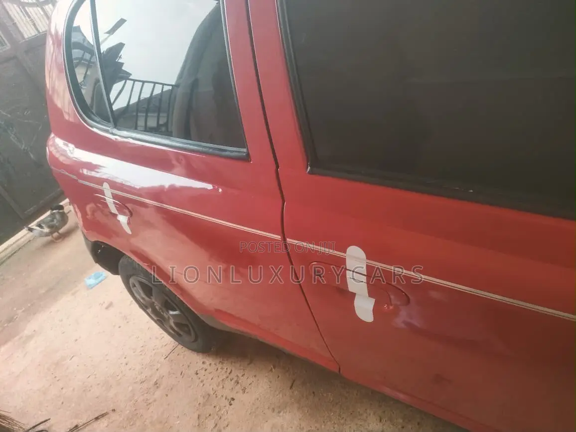 Toyota Yaris 2005 Red