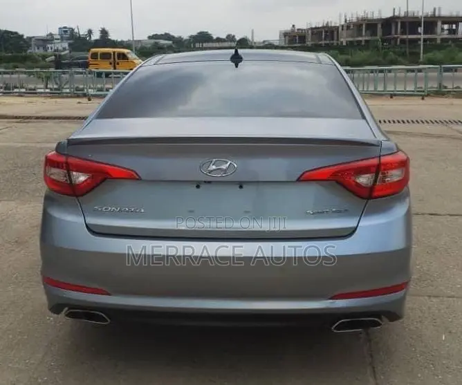 Hyundai Sonata Base Sedan FWD (2.4L 4cyl 6A) 2016
