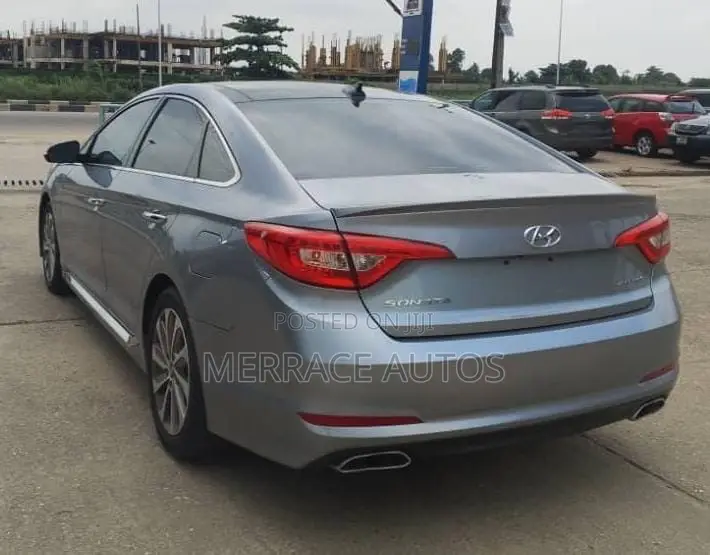Hyundai Sonata Base Sedan FWD (2.4L 4cyl 6A) 2016