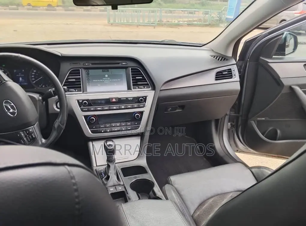Hyundai Sonata Base Sedan FWD (2.4L 4cyl 6A) 2016