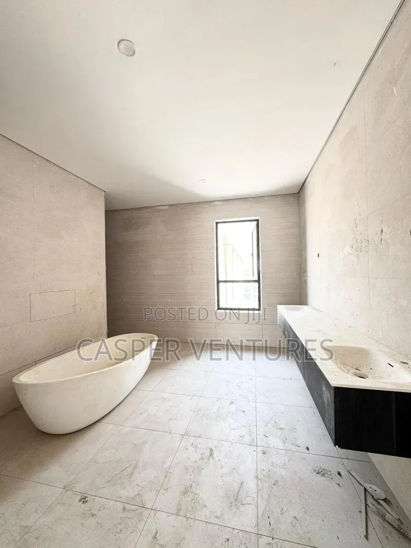 6bdrm Duplex in Banana Island for sale