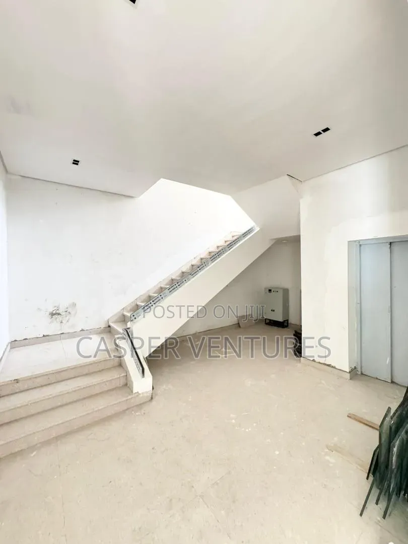 6bdrm Duplex in Banana Island for sale