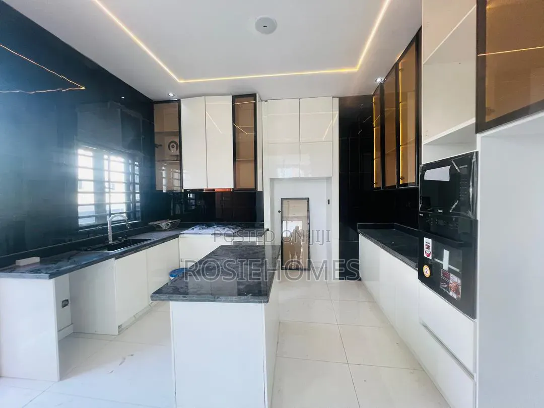 4bdrm Duplex in Ikota for rent