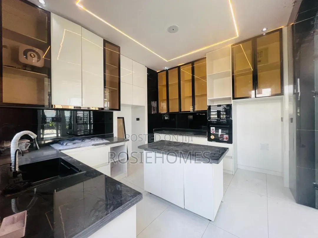 4bdrm Duplex in Ikota for rent
