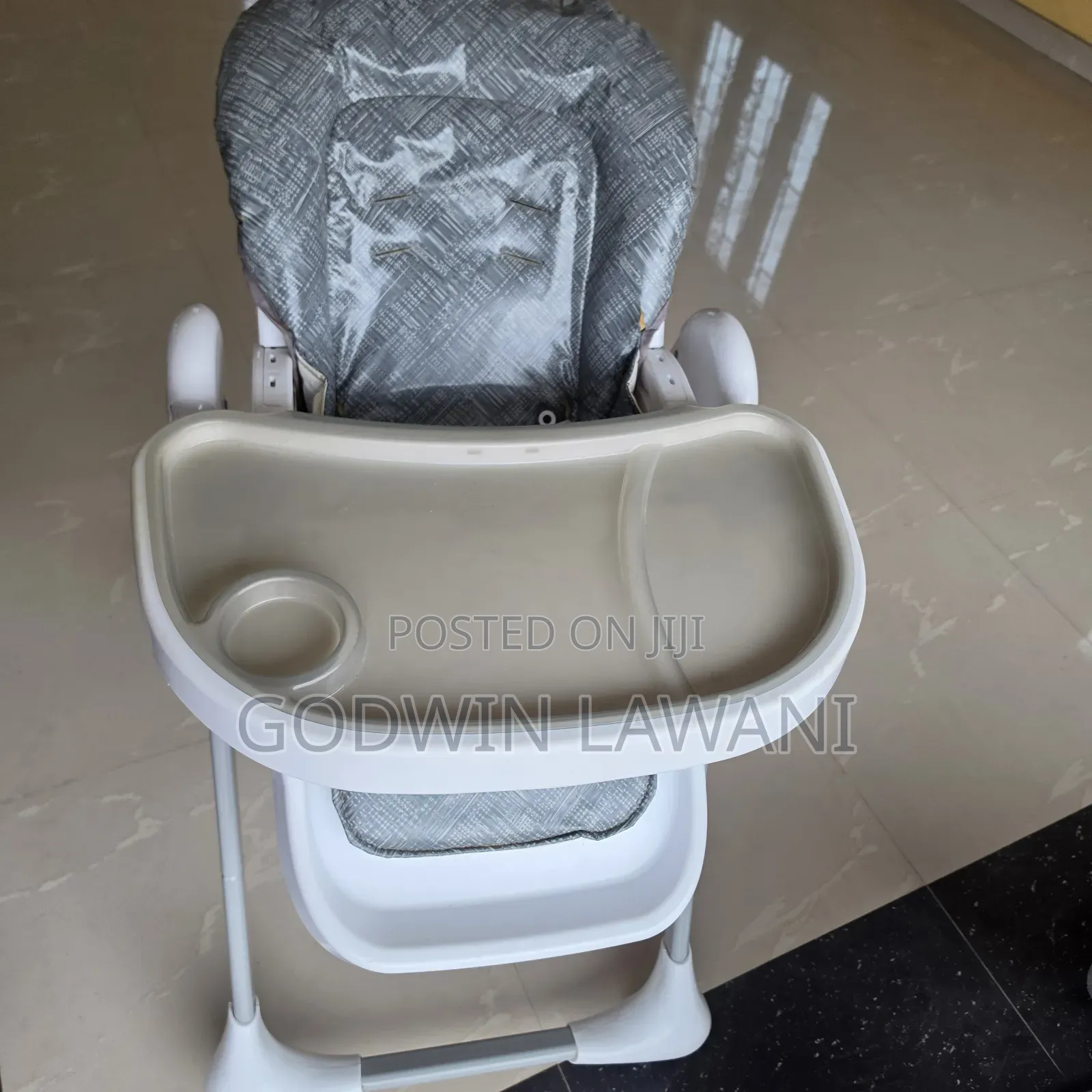 Bany High Chair/ Feeding Chair