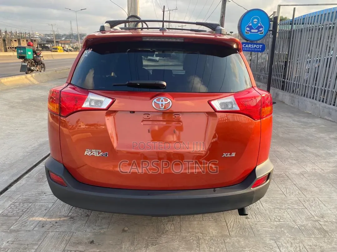 Toyota RAV4 2015 Orange