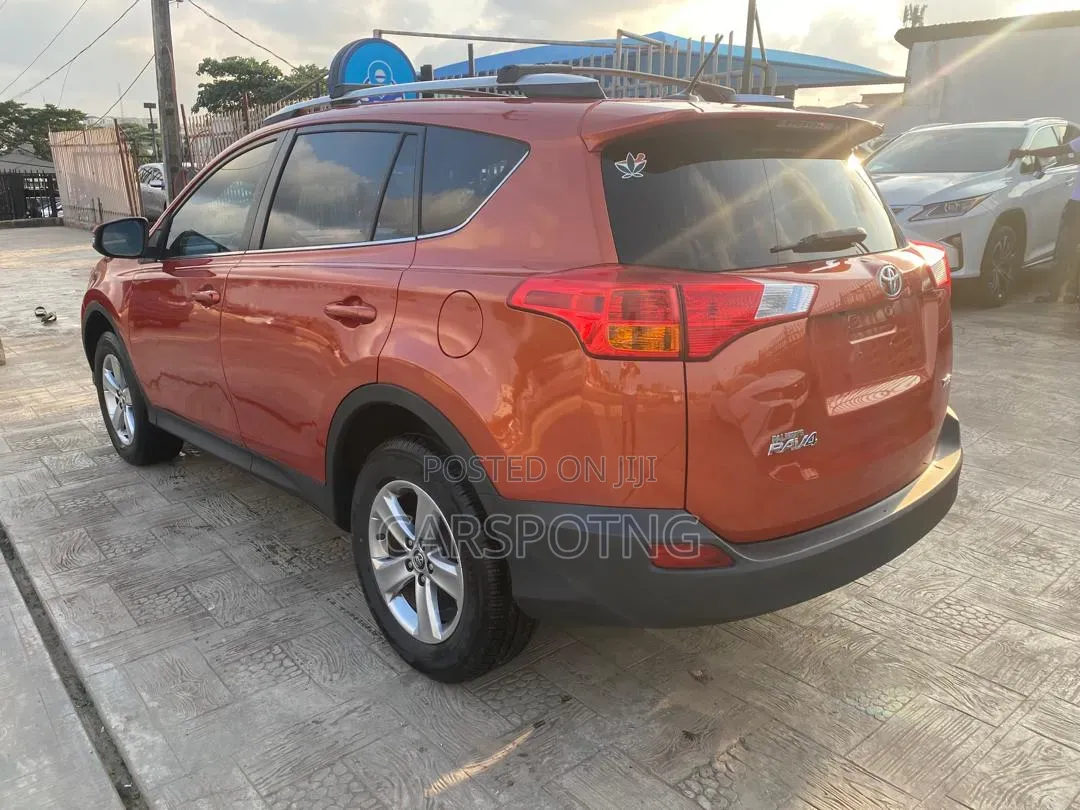 Toyota RAV4 2015 Orange