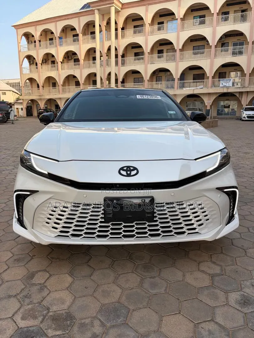 Toyota Camry 2025 White