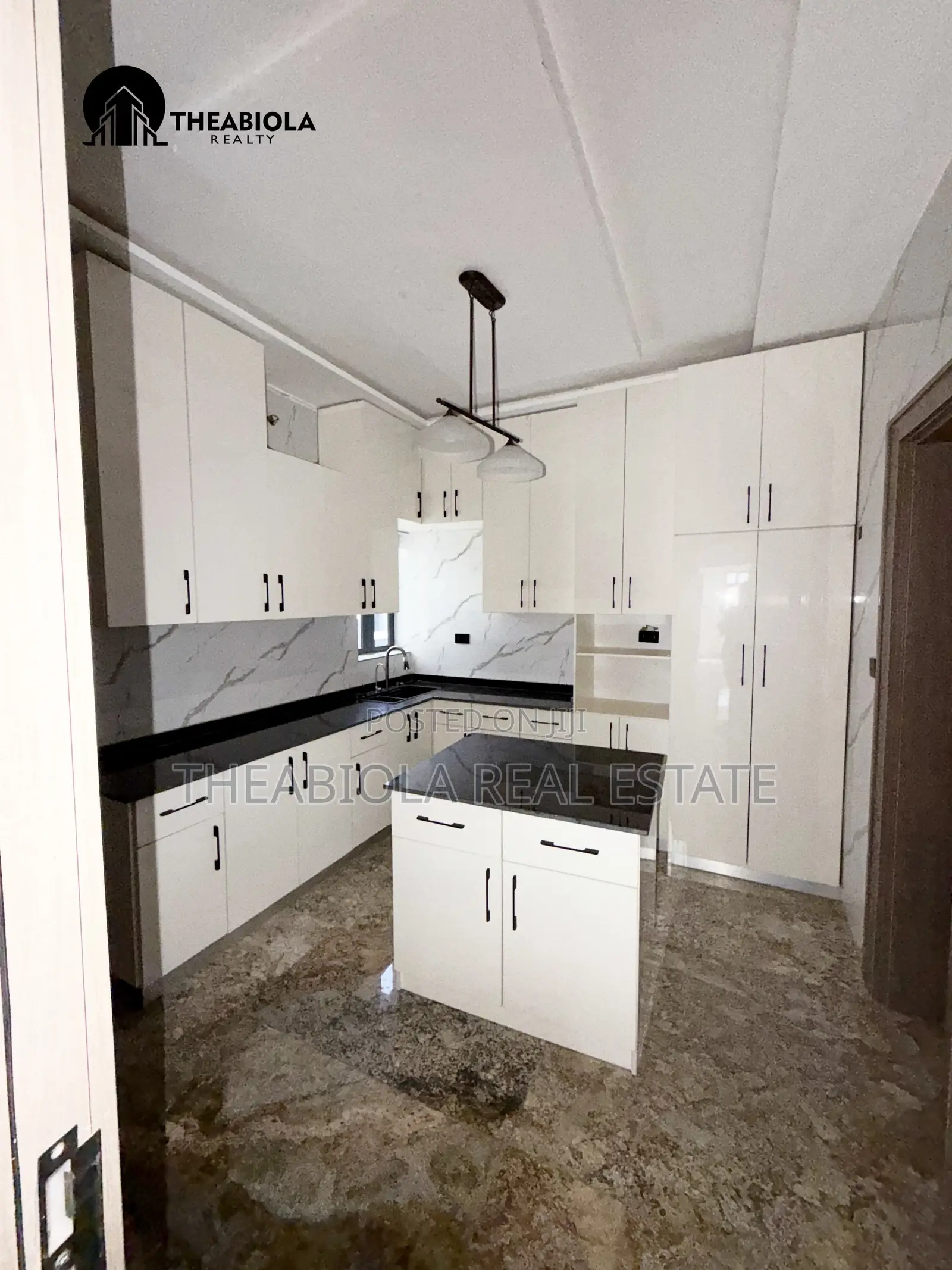4bdrm Duplex in Guzape, Abuja for sale