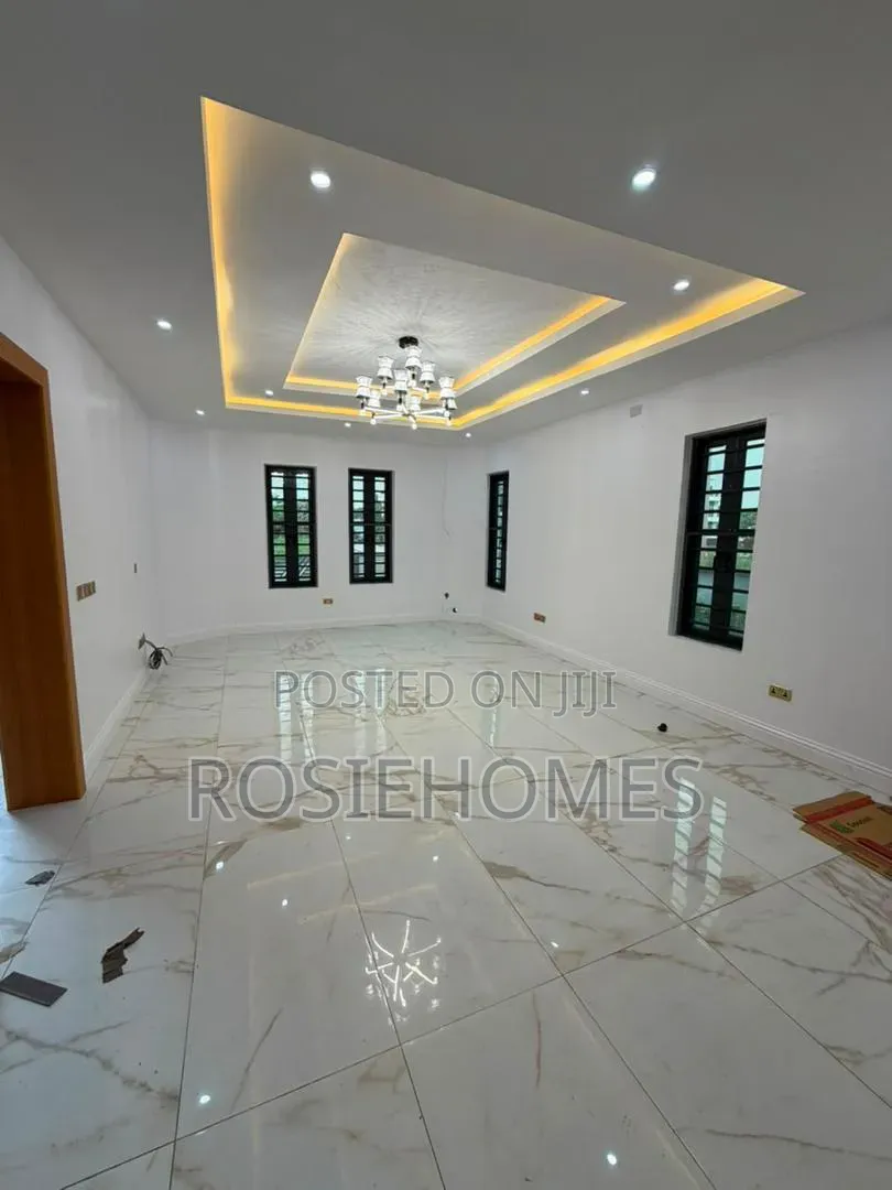 15-Bedroom Fully Detached House With 3-Room BQ | Lekki Phase 1