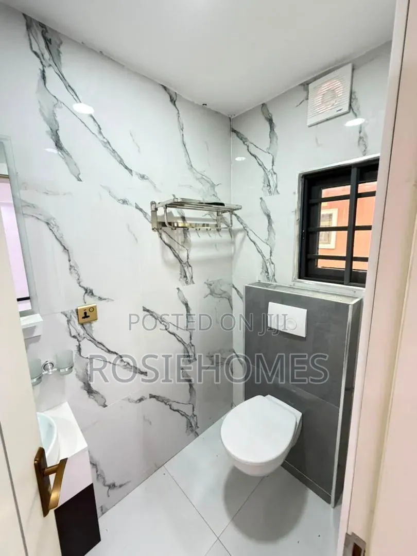 15-Bedroom Fully Detached House With 3-Room BQ | Lekki Phase 1