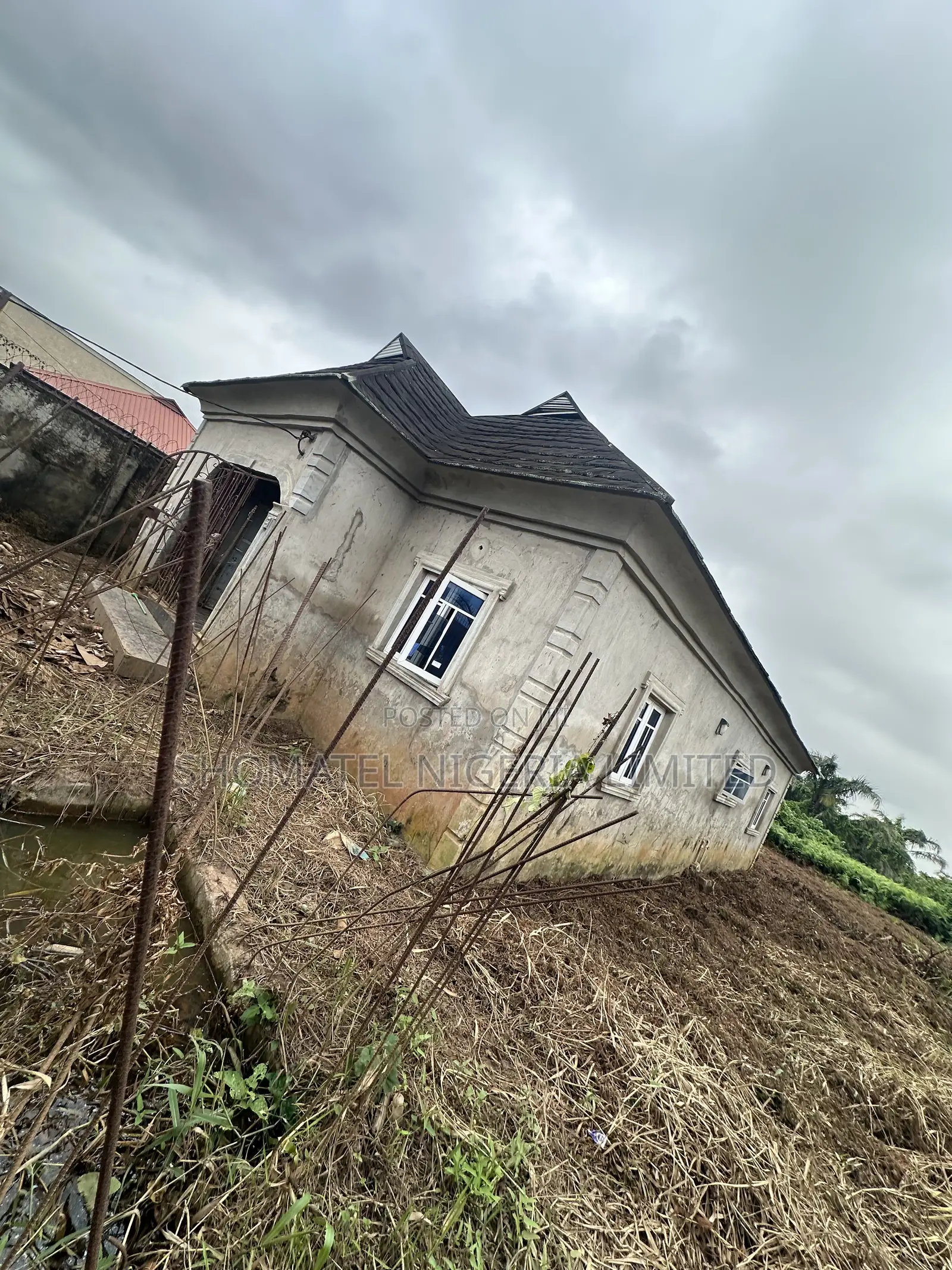 Furnished 3bdrm Bungalow in Apex Alagbado Lagos for sale