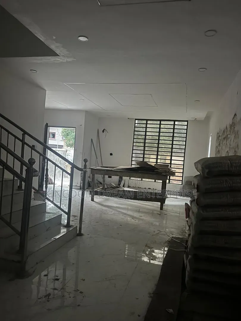 5bdrm Duplex in Adeniyi Jones Ikeja for sale