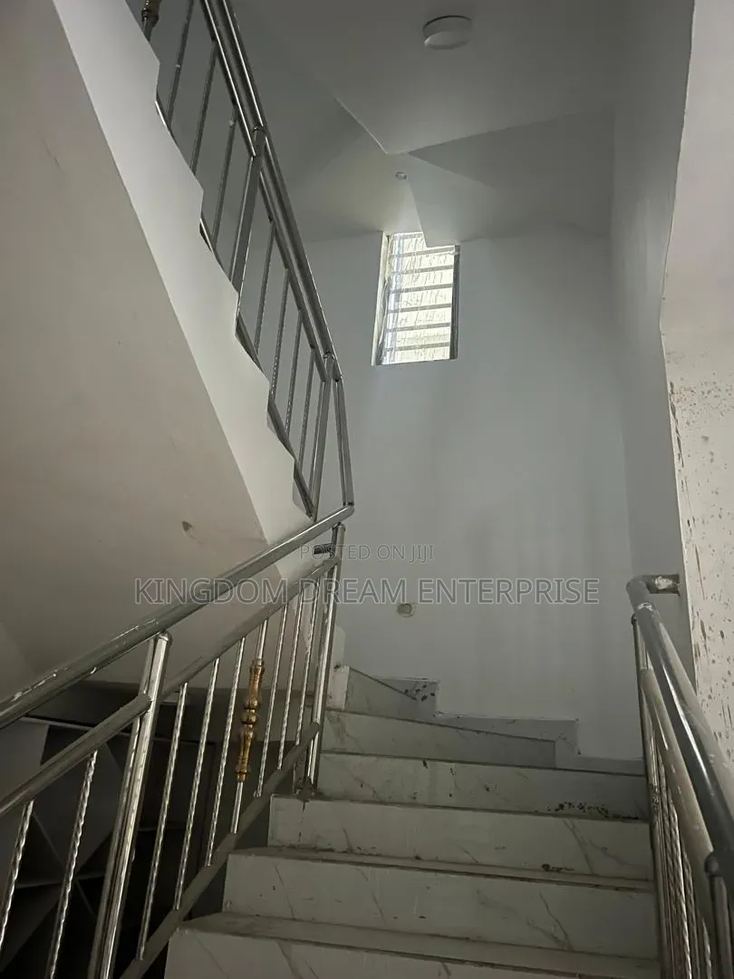 5bdrm Duplex in Adeniyi Jones Ikeja for sale