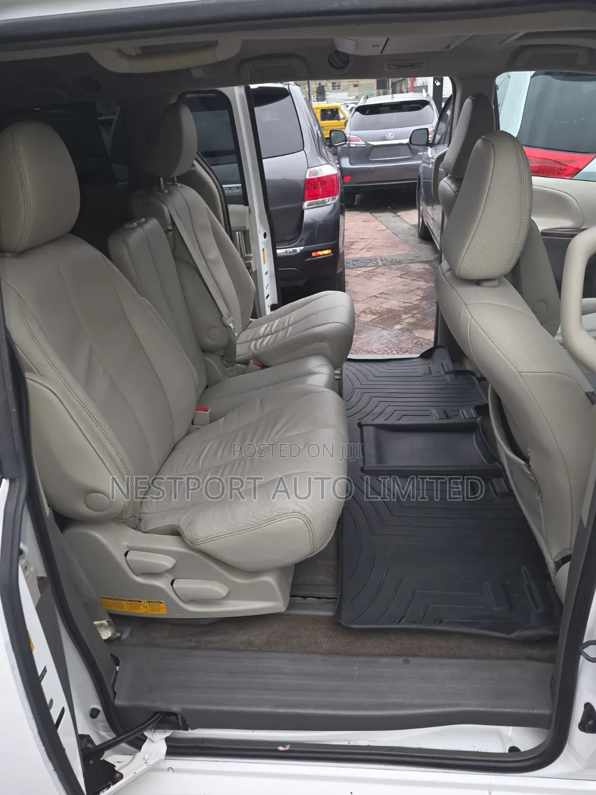 Toyota Sienna XLE FWD 8-Passenger 2013 White