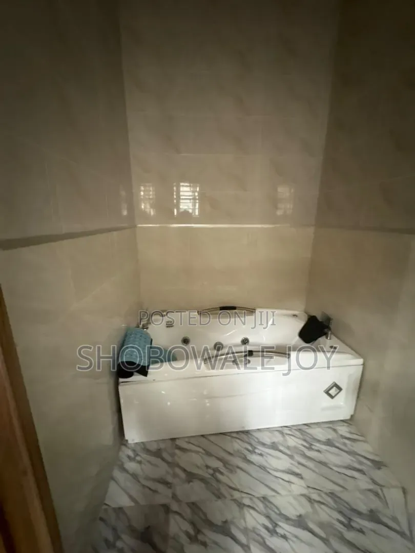 1bdrm Shared Apartment in Ikota Villa,Lekki for rent