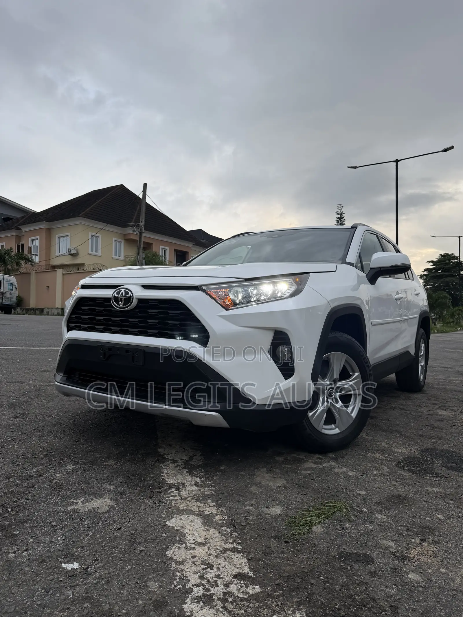 Toyota RAV4 XLE AWD 2020 White