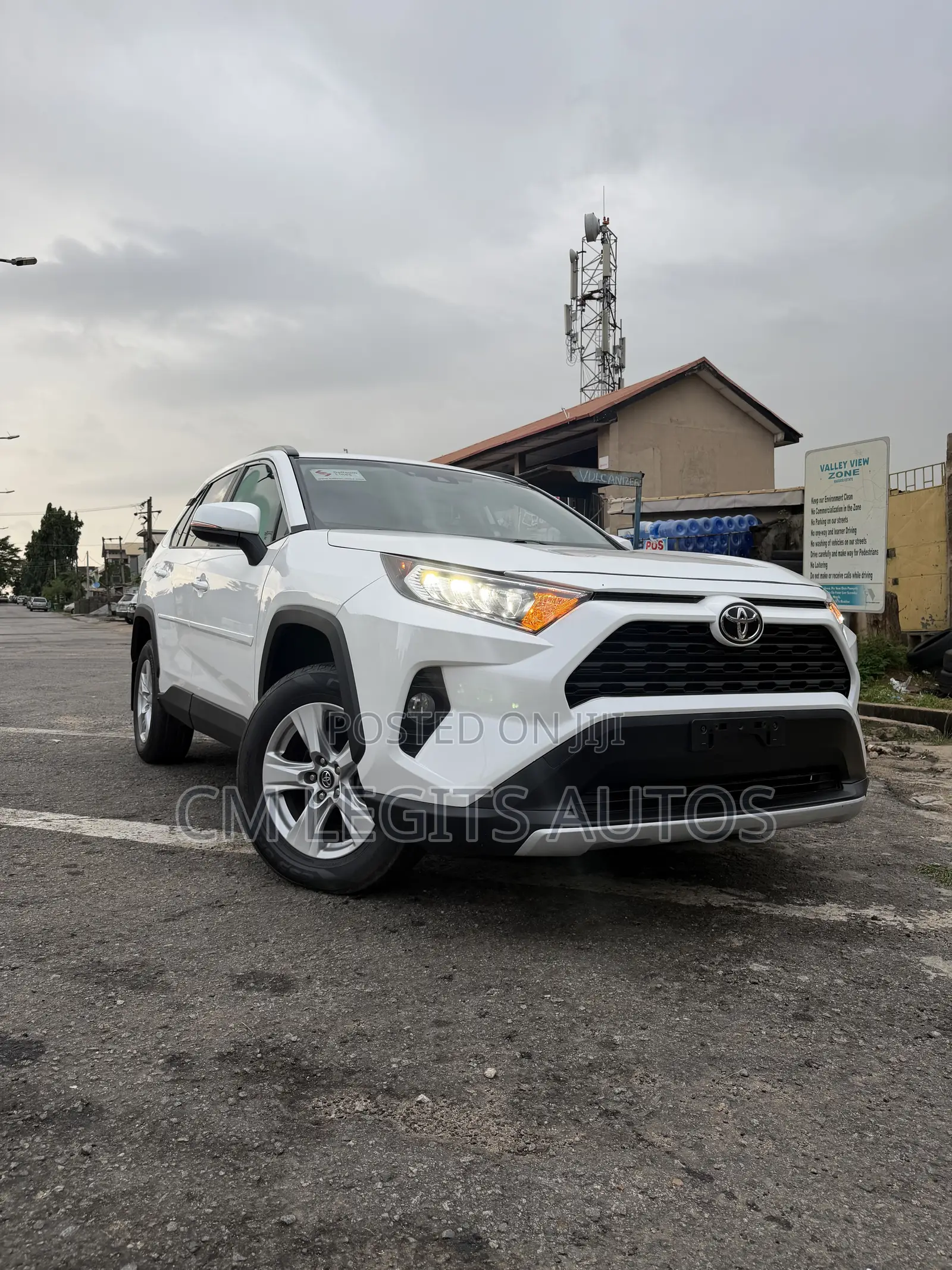 Toyota RAV4 XLE AWD 2020 White