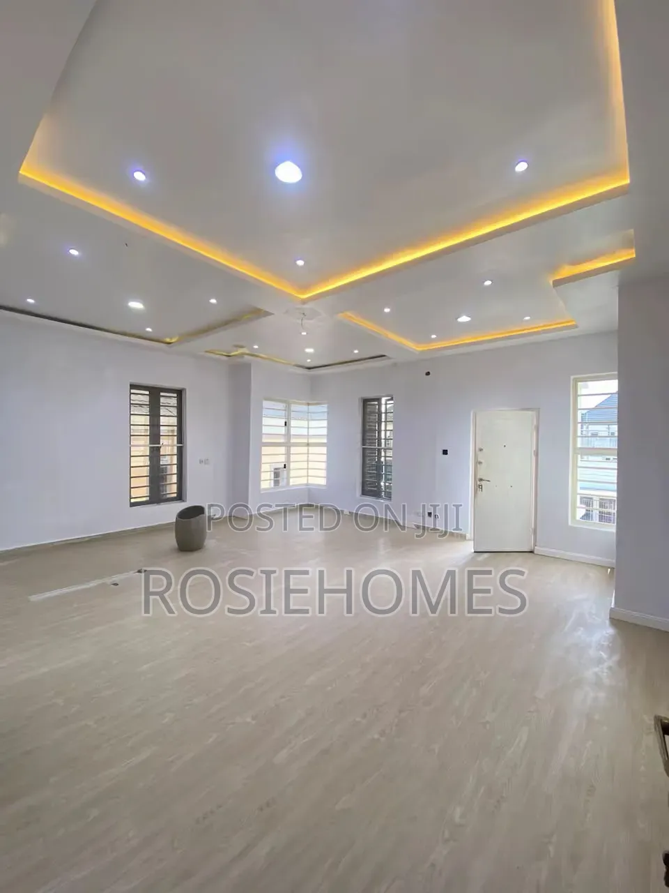 5bdrm Duplex in Osapa London, Lekki Phase 1 for rent