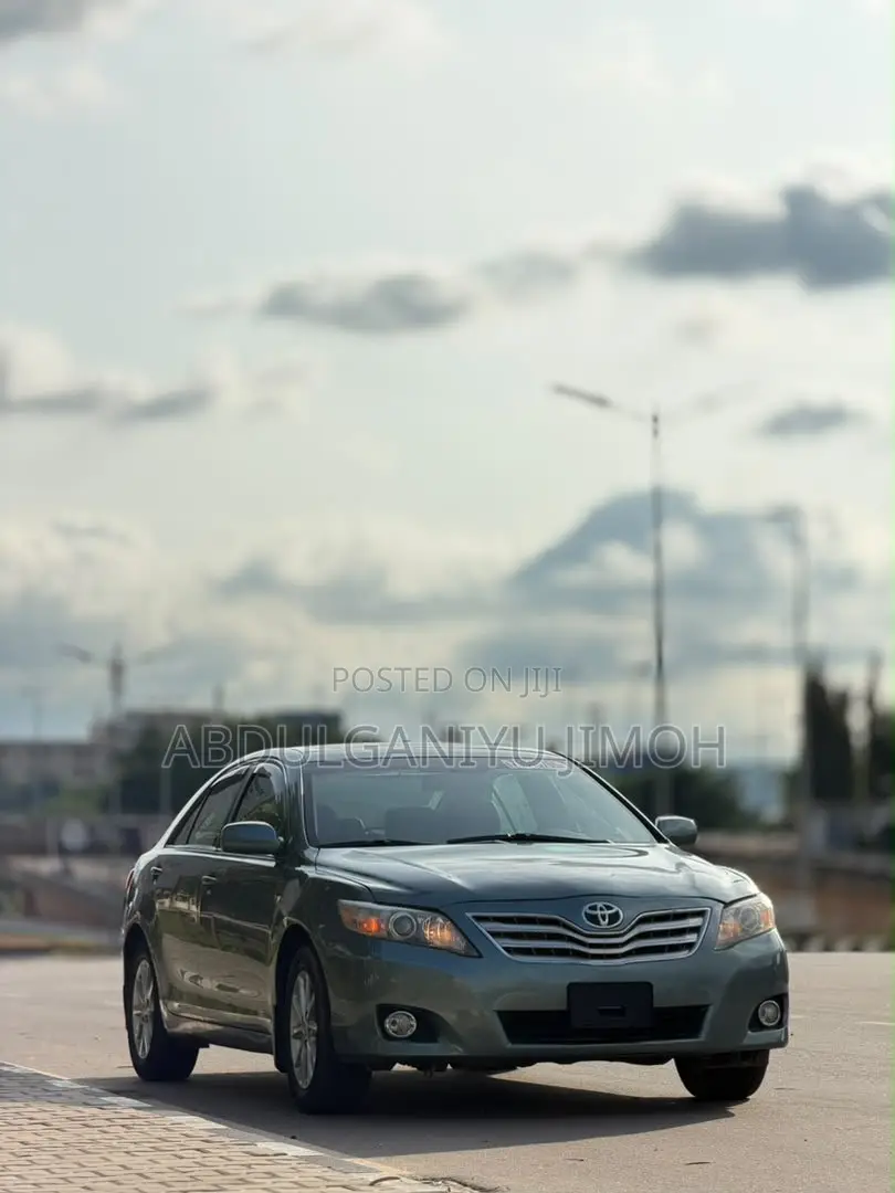 Toyota Camry XLE 4dr Sedan (2.5L 4cyl 6A) 2011 Green