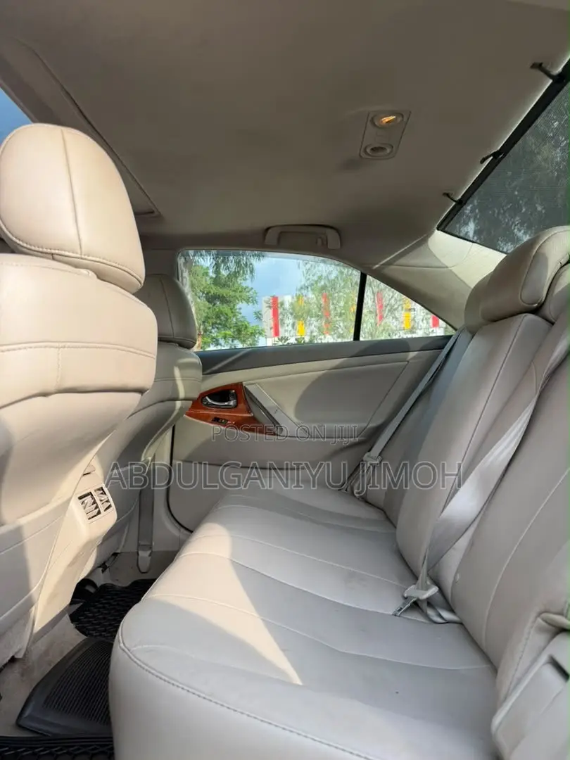 Toyota Camry XLE 4dr Sedan (2.5L 4cyl 6A) 2011 Green