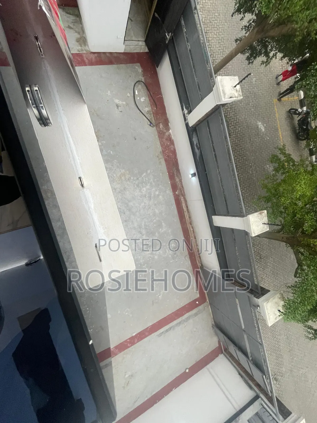 5bdrm Duplex in Chevron for rent