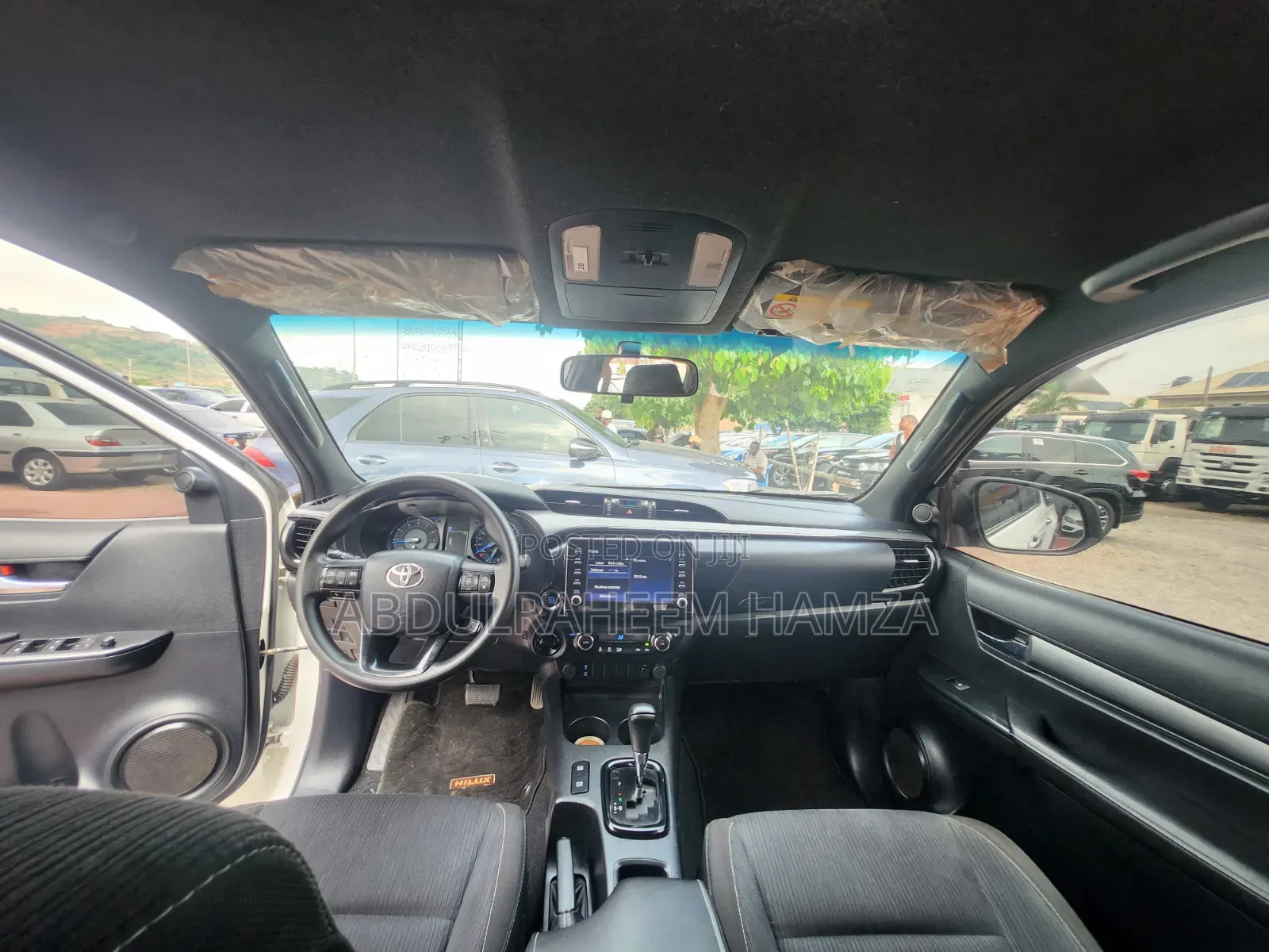 Toyota Hilux 2022 White