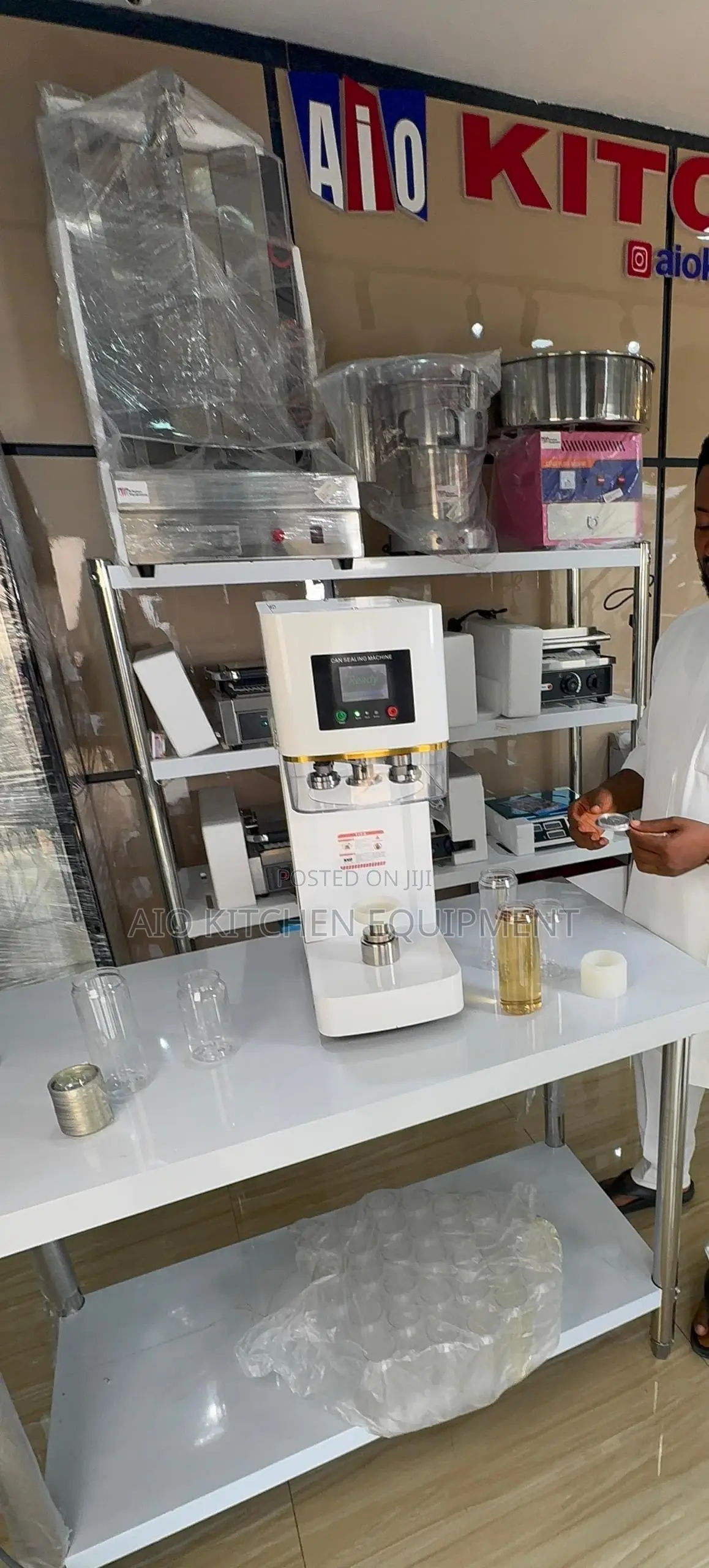 Can Sealing Machine