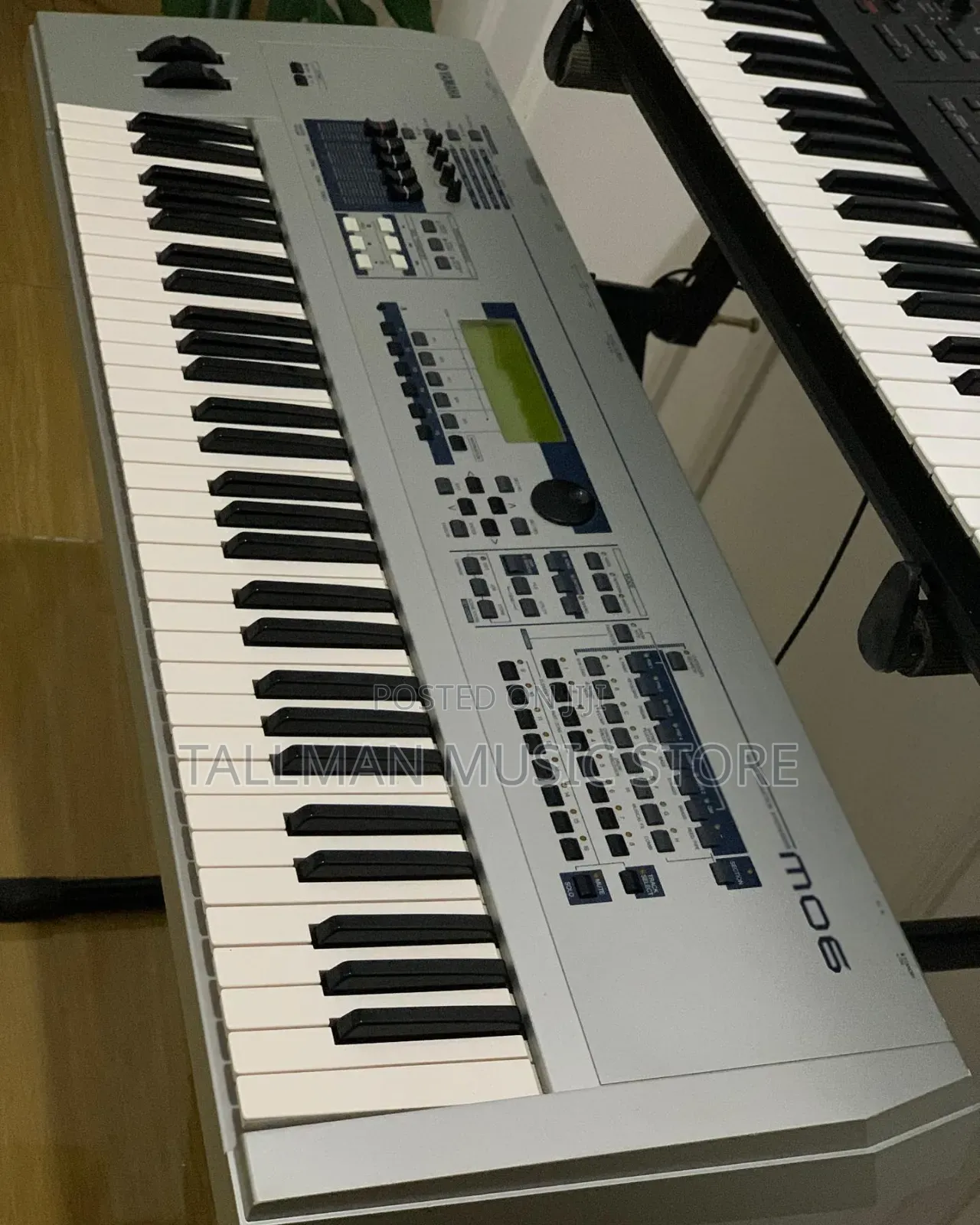 Yamaha Mo6