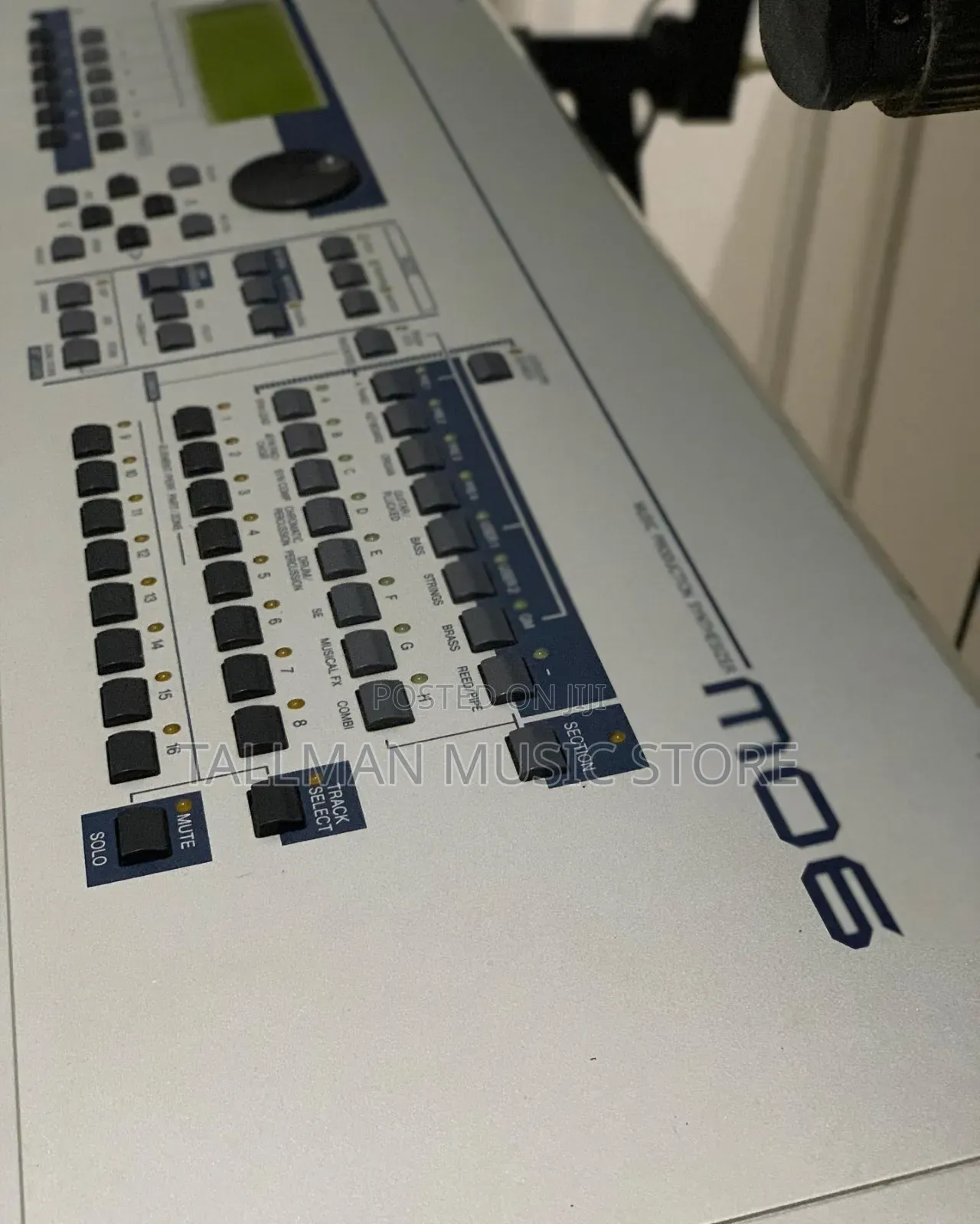 Yamaha Mo6