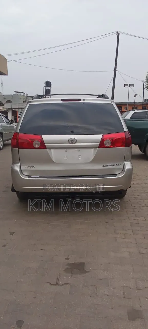Toyota Sienna 2006 Silver