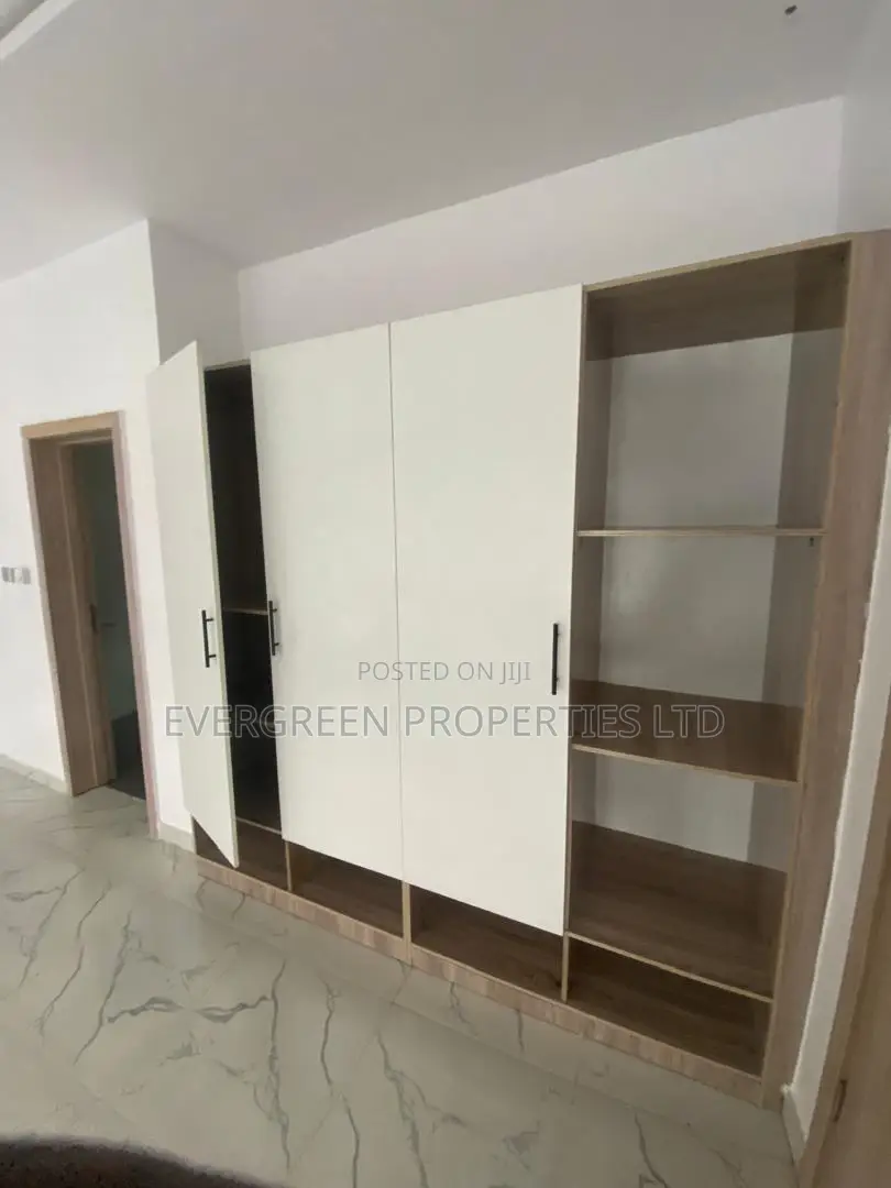 4bdrm Townhouse / Terrace in Adeola Odeku for rent