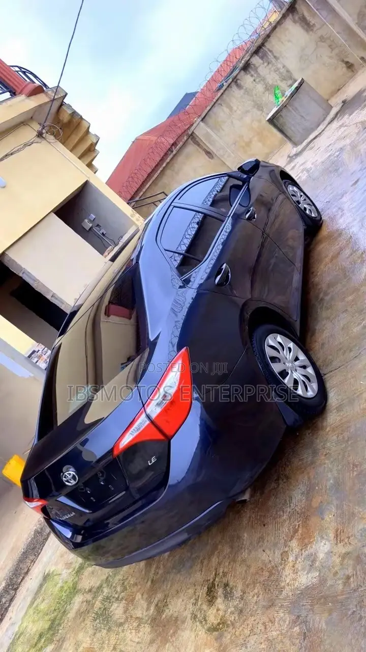 Toyota Corolla LE Premium 4dr Sedan (1.8L 4cyl CVT) 2015 Black