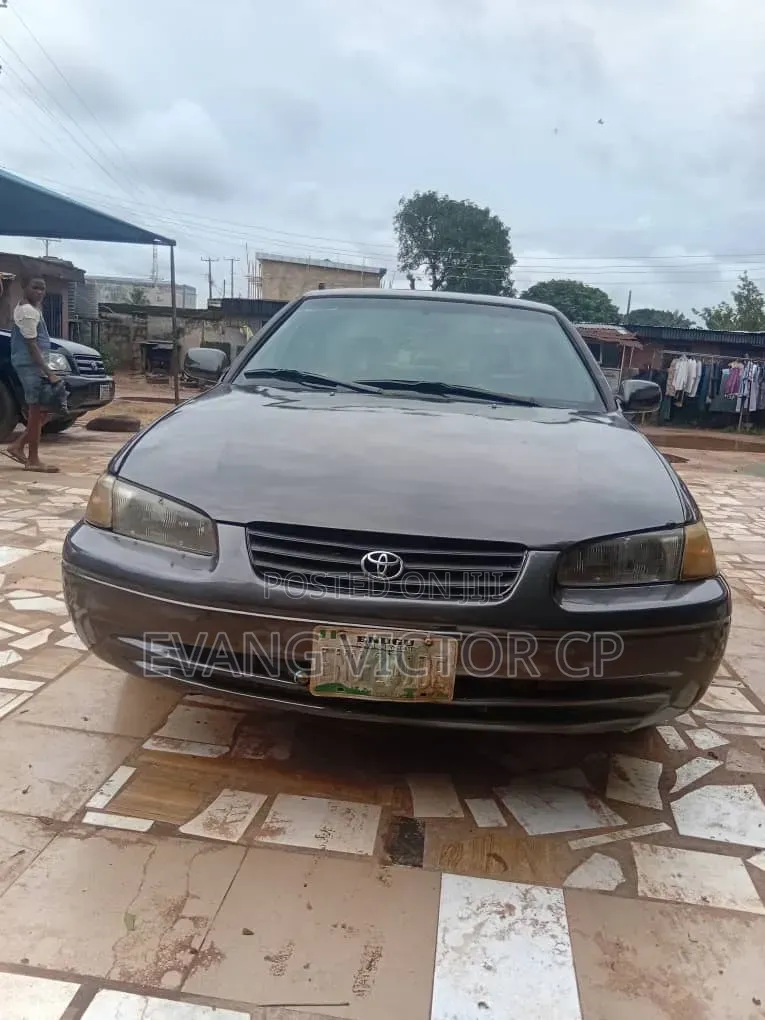 Toyota Camry LE 4dr Sedan (2.2L 4cyl 4A) 2000 Gray