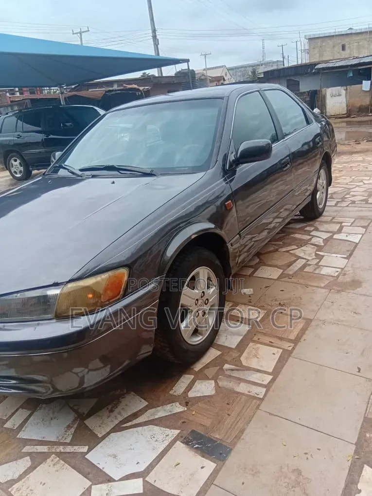 Toyota Camry LE 4dr Sedan (2.2L 4cyl 4A) 2000 Gray