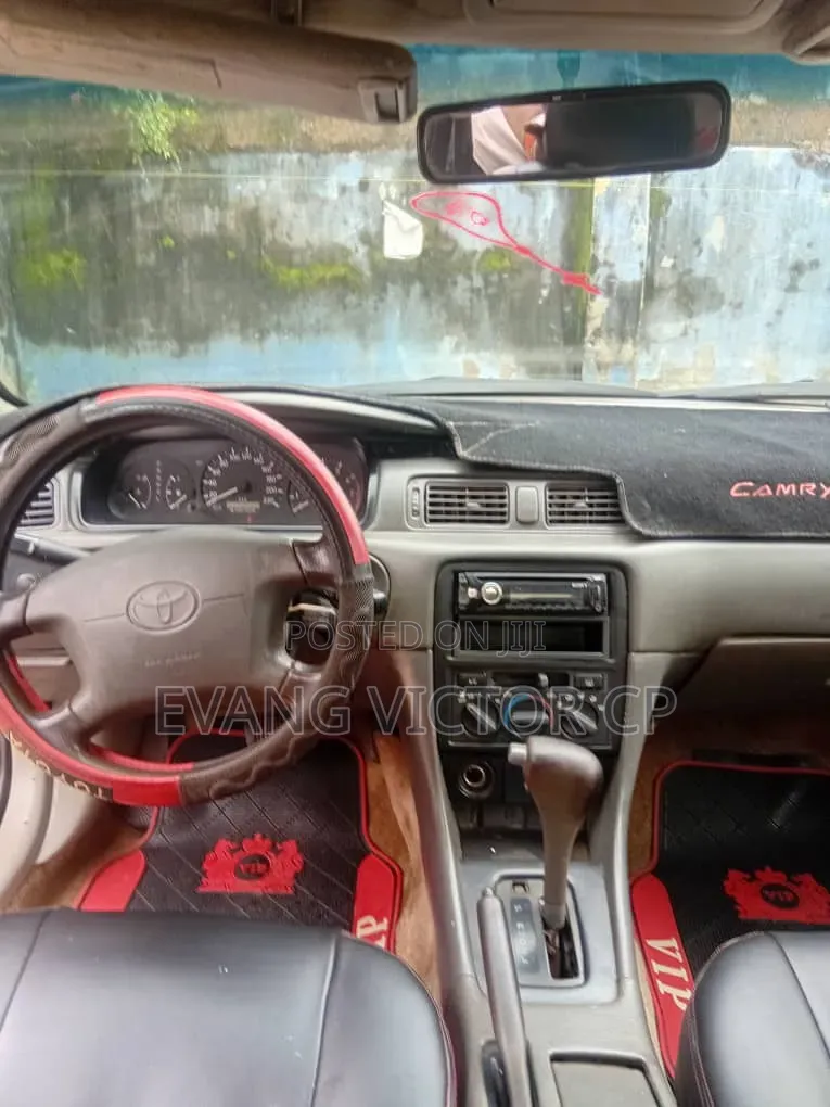 Toyota Camry LE 4dr Sedan (2.2L 4cyl 4A) 2000 Gray